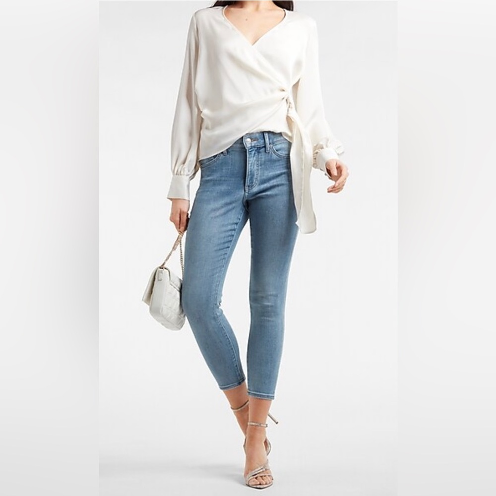 Express—Cropped Skinny Mid-Rise Jeans, light wash, size 4